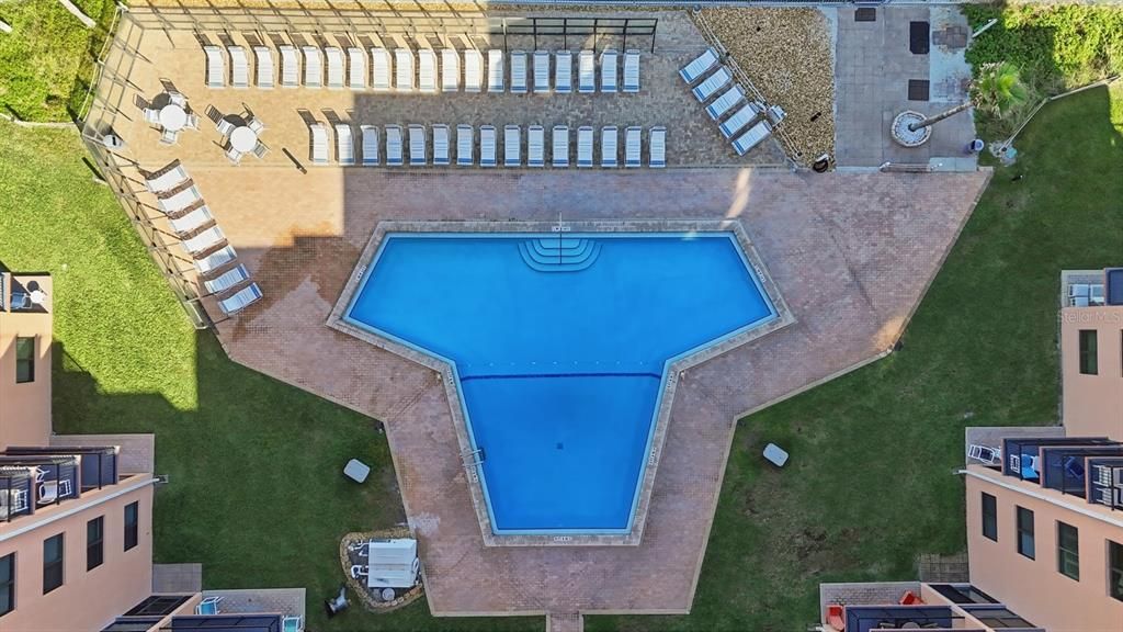 For Sale: $335,000 (1 beds, 1 baths, 775 Square Feet)