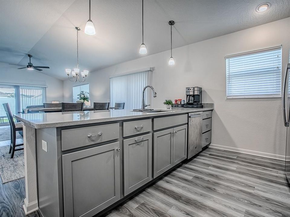 На продажу: $389,900 (3 спален, 2 ванн, 1499 Квадратных фут)