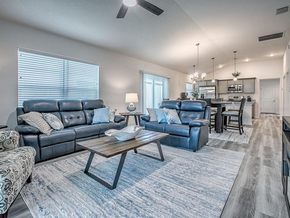 На продажу: $389,900 (3 спален, 2 ванн, 1499 Квадратных фут)