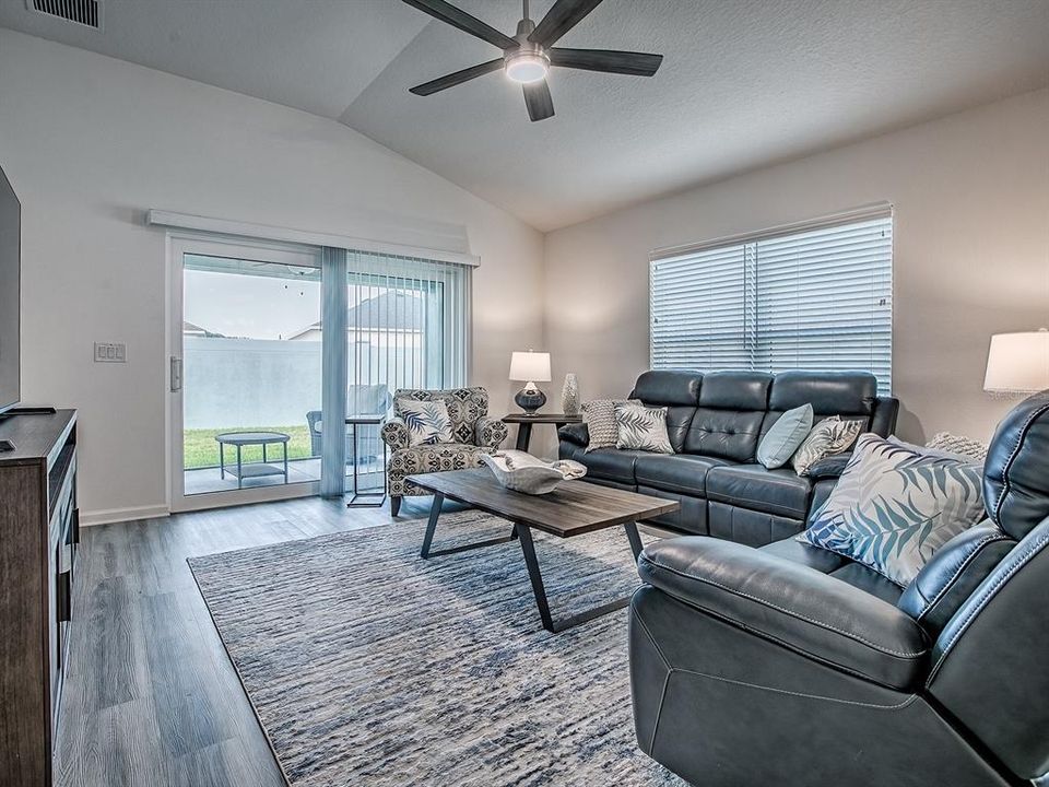 На продажу: $389,900 (3 спален, 2 ванн, 1499 Квадратных фут)