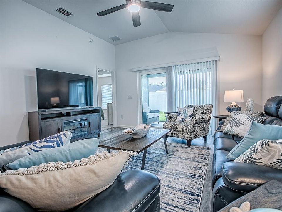 На продажу: $389,900 (3 спален, 2 ванн, 1499 Квадратных фут)