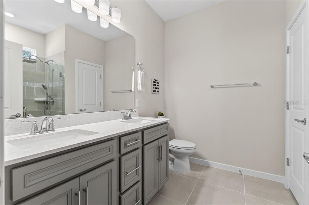 En Venta: $399,900 (3 camas, 2 baños, 2164 Pies cuadrados)