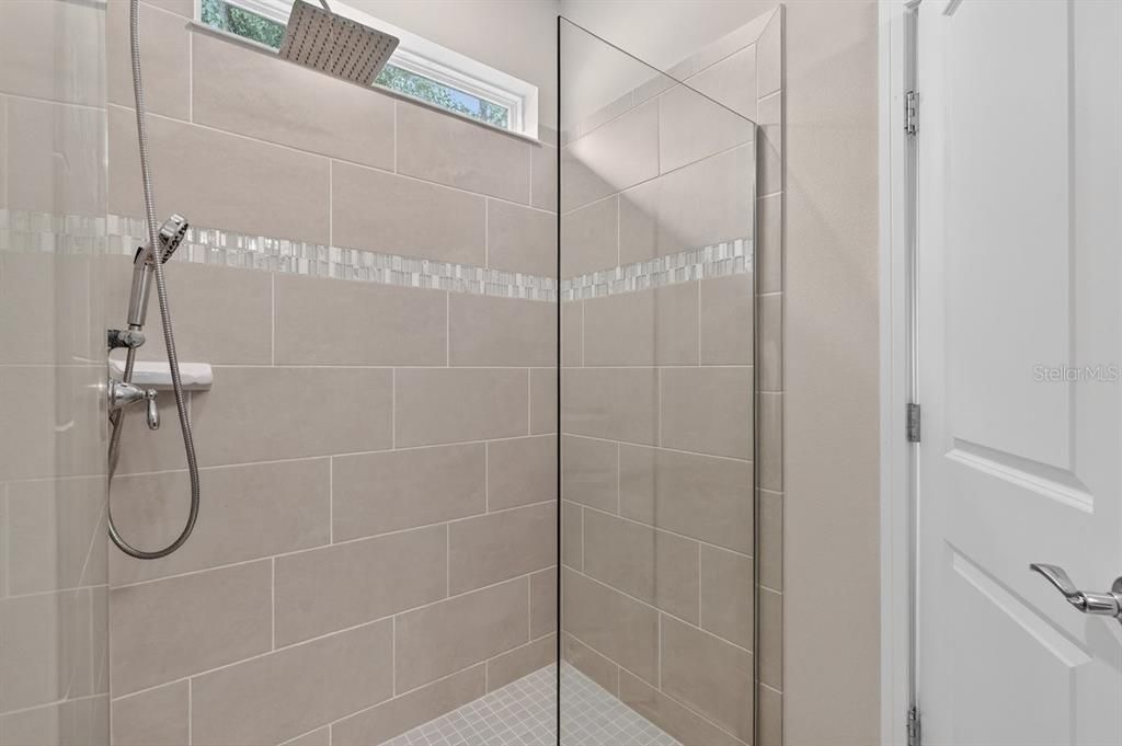 En Venta: $399,900 (3 camas, 2 baños, 2164 Pies cuadrados)