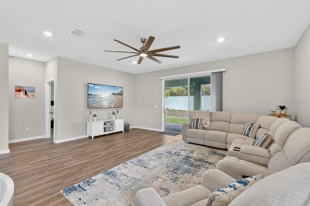 En Venta: $399,900 (3 camas, 2 baños, 2164 Pies cuadrados)