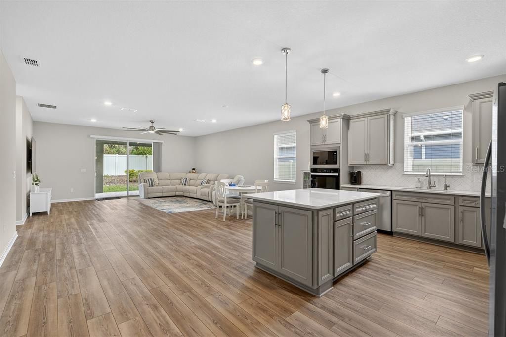 En Venta: $399,900 (3 camas, 2 baños, 2164 Pies cuadrados)