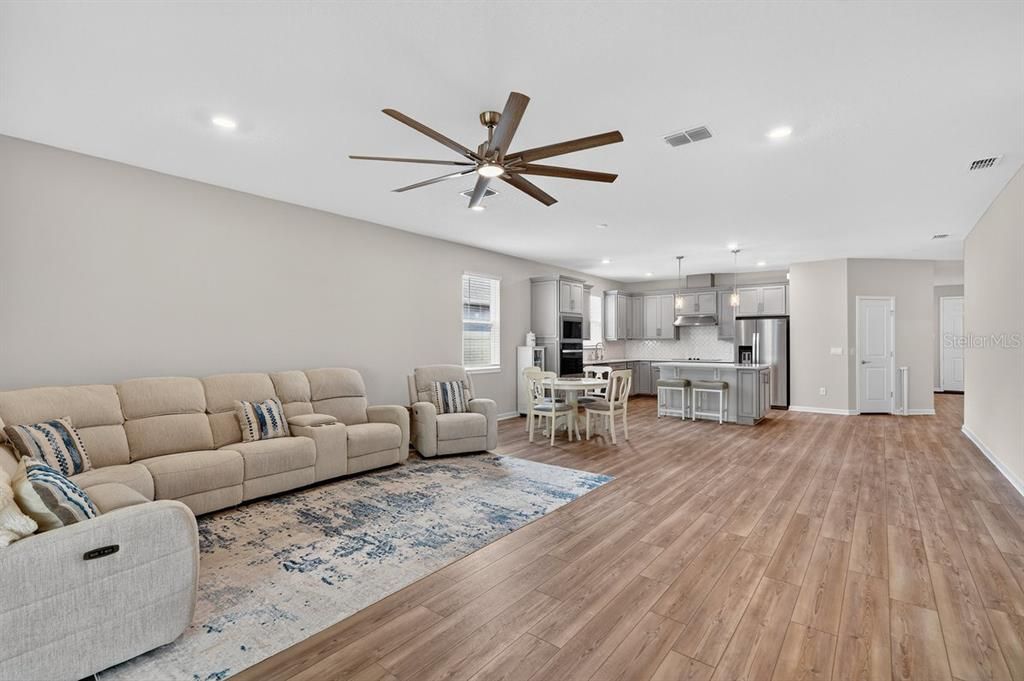 En Venta: $399,900 (3 camas, 2 baños, 2164 Pies cuadrados)