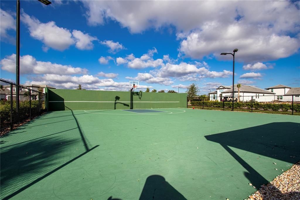 На продажу: $575,000 (4 спален, 2 ванн, 2139 Квадратных фут)