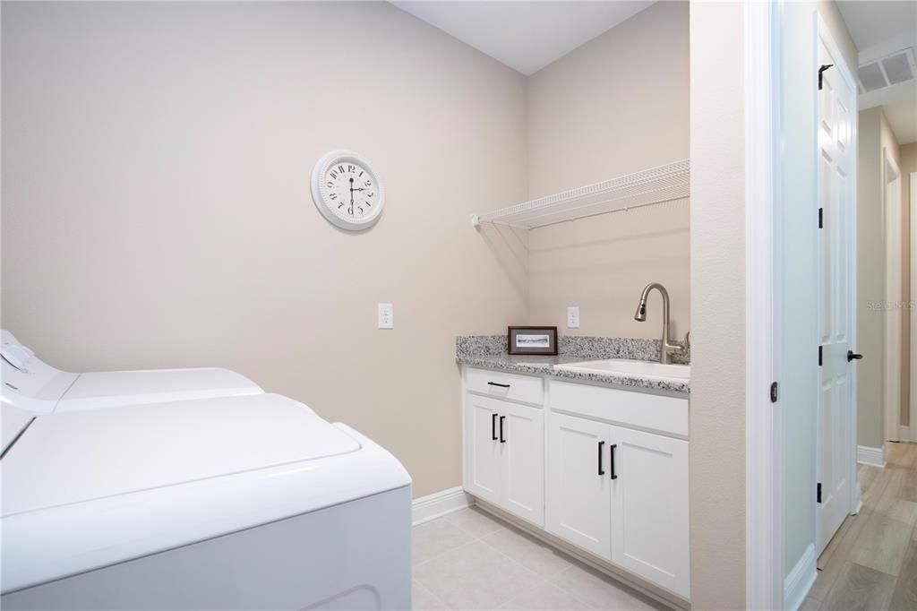 На продажу: $575,000 (4 спален, 2 ванн, 2139 Квадратных фут)