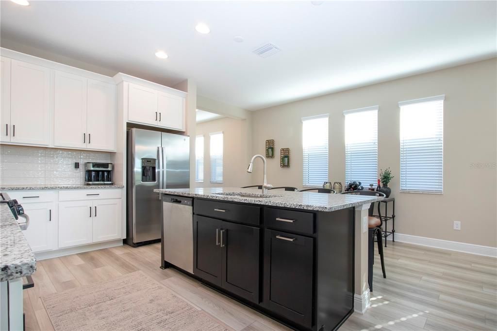 На продажу: $575,000 (4 спален, 2 ванн, 2139 Квадратных фут)