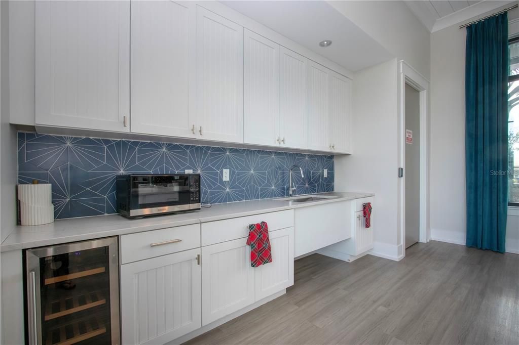 На продажу: $575,000 (4 спален, 2 ванн, 2139 Квадратных фут)