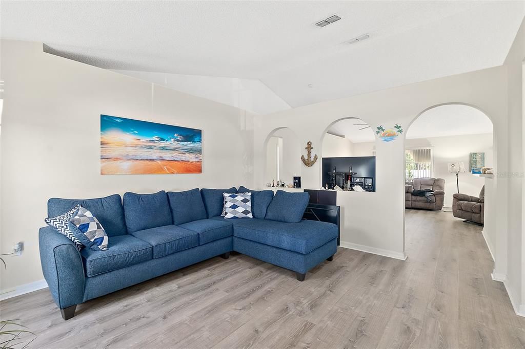 For Sale: $375,000 (4 beds, 2 baths, 1785 Square Feet)