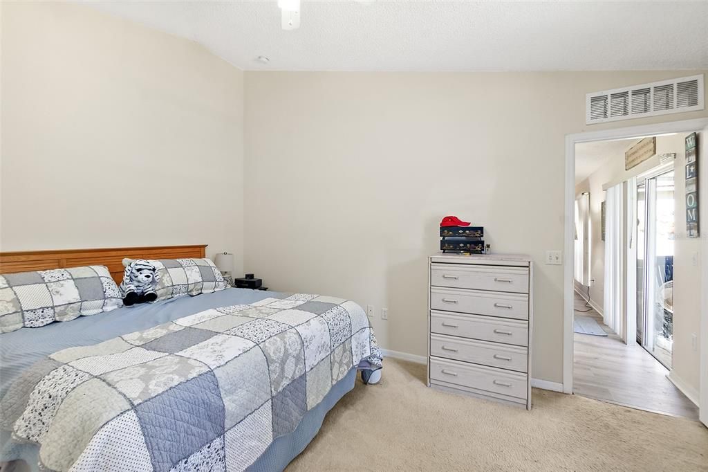 En Venta: $375,000 (4 camas, 2 baños, 1785 Pies cuadrados)