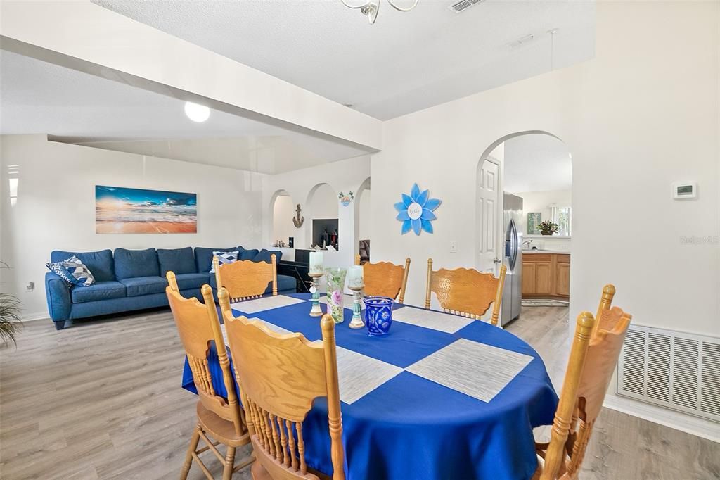 For Sale: $375,000 (4 beds, 2 baths, 1785 Square Feet)