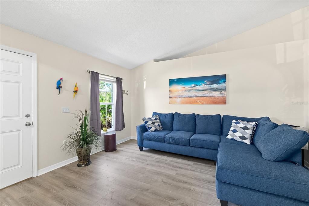 For Sale: $375,000 (4 beds, 2 baths, 1785 Square Feet)