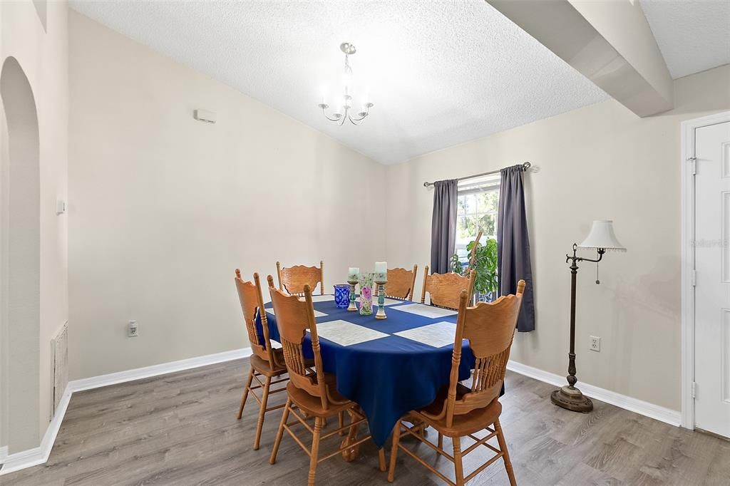 For Sale: $375,000 (4 beds, 2 baths, 1785 Square Feet)