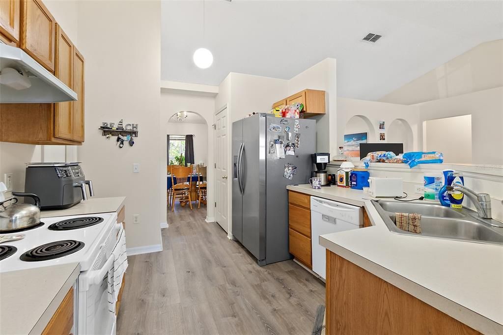 For Sale: $375,000 (4 beds, 2 baths, 1785 Square Feet)