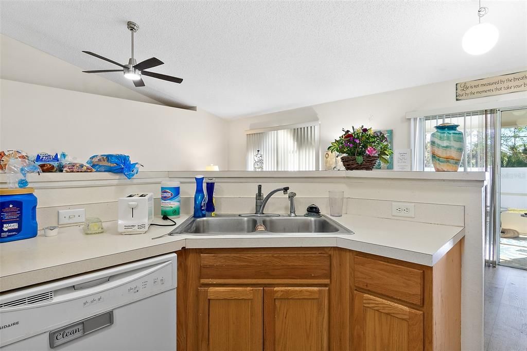 For Sale: $375,000 (4 beds, 2 baths, 1785 Square Feet)