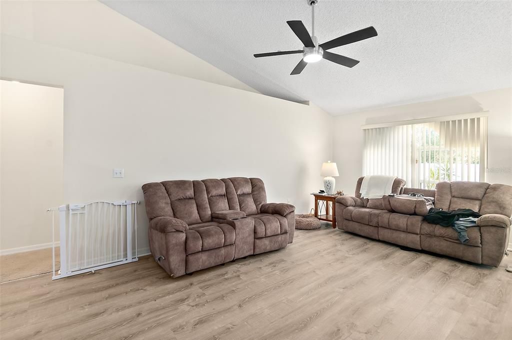 En Venta: $375,000 (4 camas, 2 baños, 1785 Pies cuadrados)