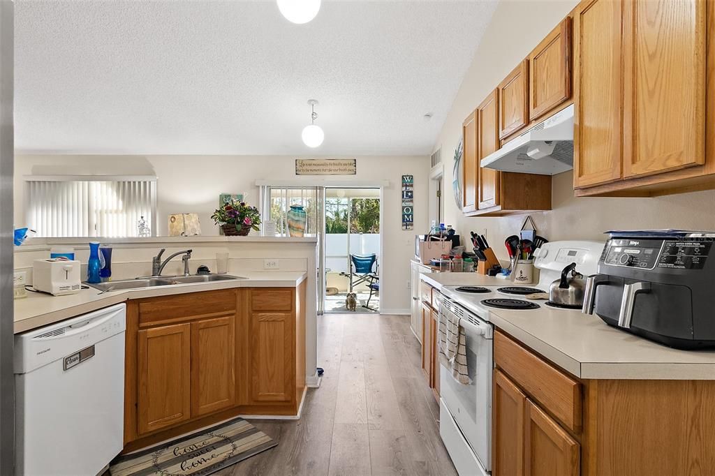 For Sale: $375,000 (4 beds, 2 baths, 1785 Square Feet)