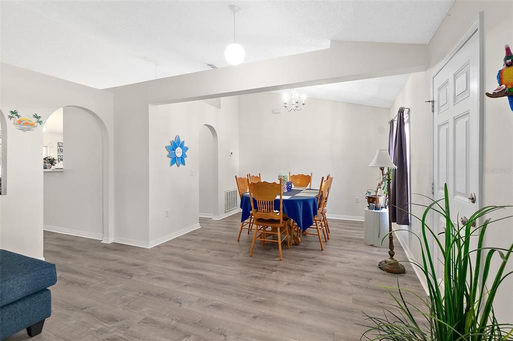 For Sale: $375,000 (4 beds, 2 baths, 1785 Square Feet)