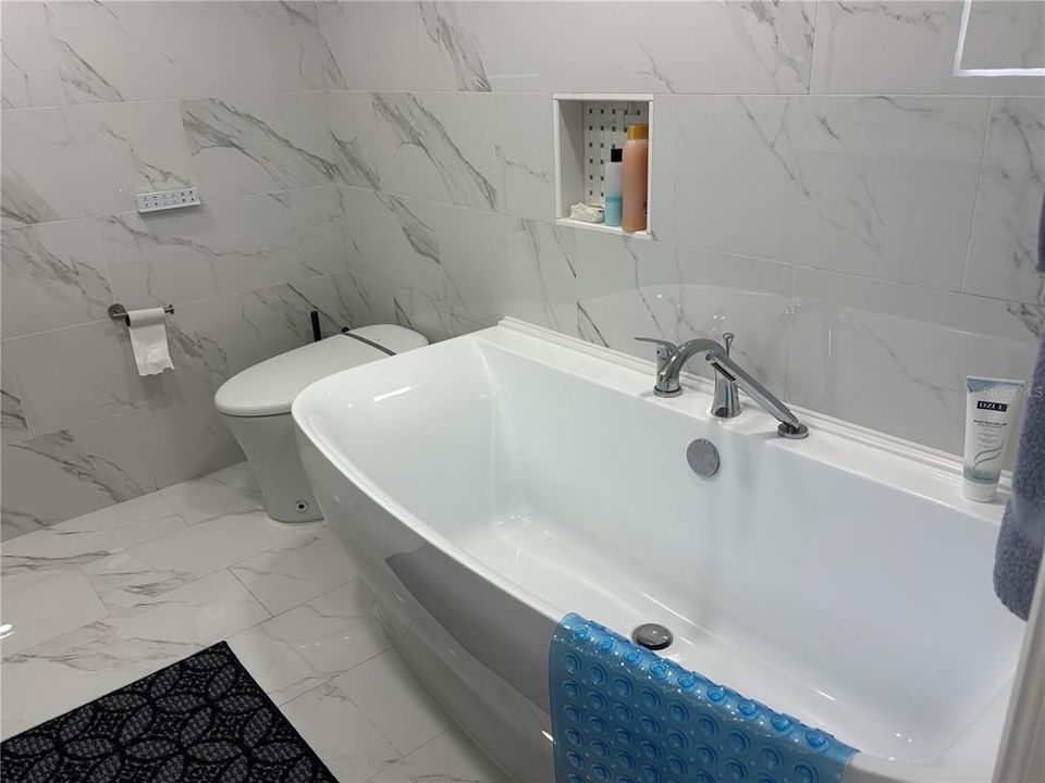 For Rent: $7,500 (3 beds, 2 baths, 1697 Square Feet)