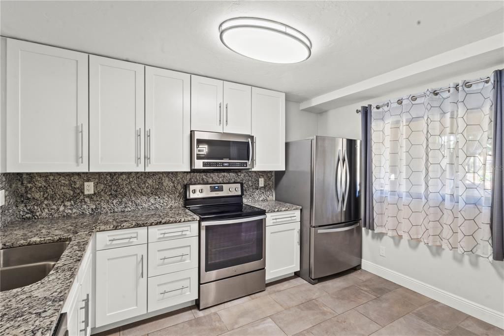 待售: $369,000 (2 贝兹, 2 浴室, 1233 平方英尺)