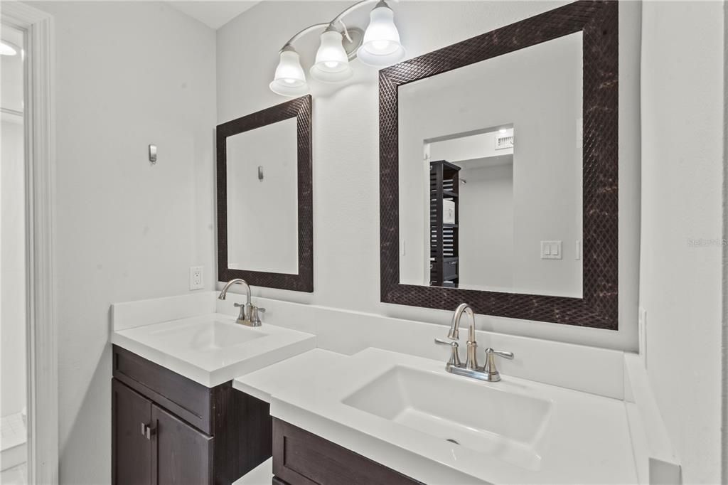 待售: $369,000 (2 贝兹, 2 浴室, 1233 平方英尺)