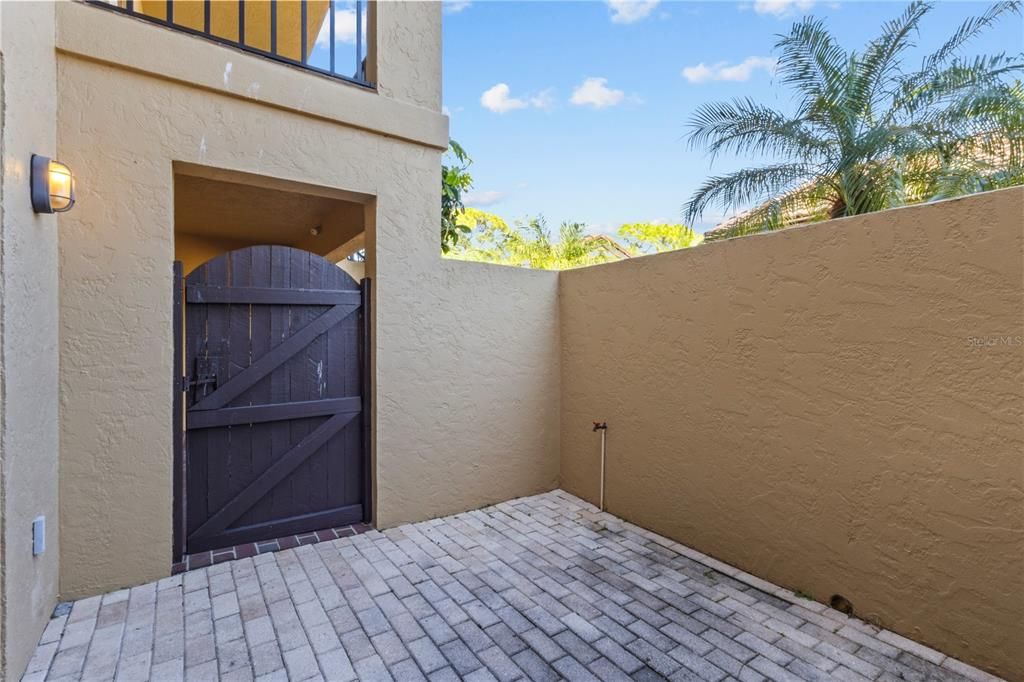 待售: $369,000 (2 贝兹, 2 浴室, 1233 平方英尺)