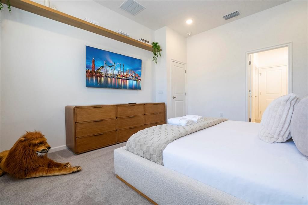 For Sale: $1,990,000 (9 beds, 9 baths, 3949 Square Feet)