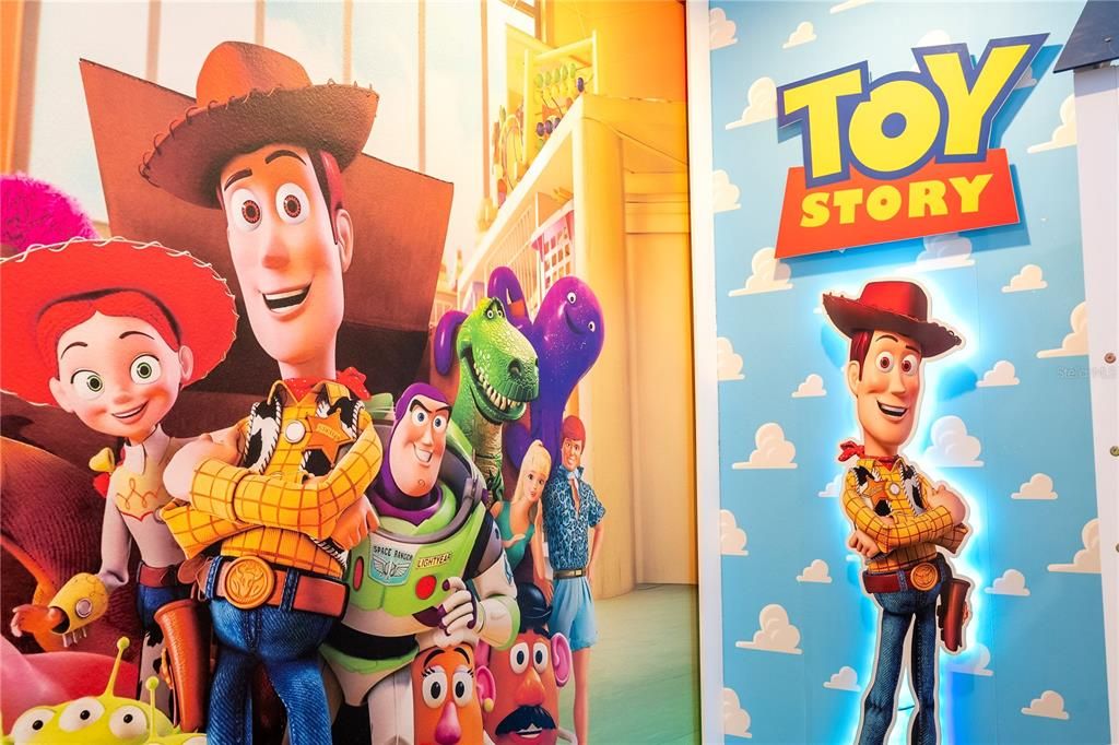 For Sale: $1,990,000 (9 beds, 9 baths, 3949 Square Feet)