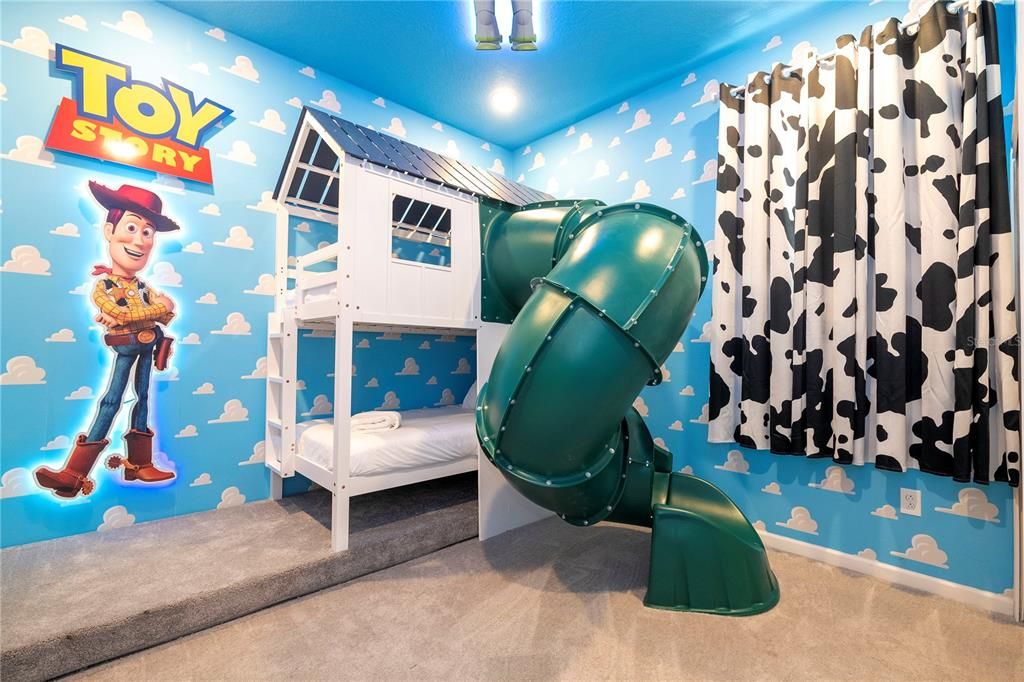 For Sale: $1,990,000 (9 beds, 9 baths, 3949 Square Feet)