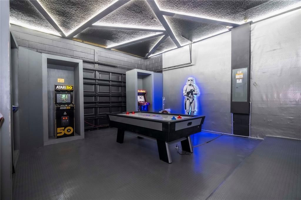 For Sale: $1,990,000 (9 beds, 9 baths, 3949 Square Feet)