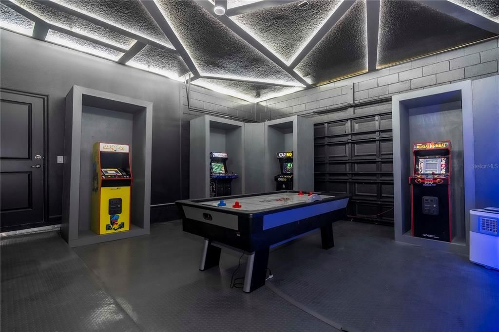 For Sale: $1,990,000 (9 beds, 9 baths, 3949 Square Feet)