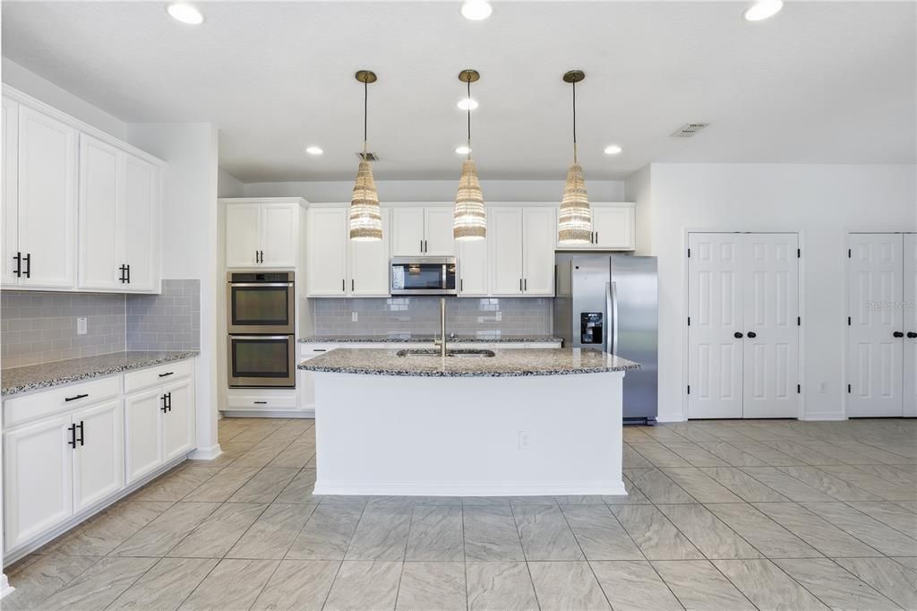 В аренду: $3,250 (3 спален, 2 ванн, 2680 Квадратных фут)