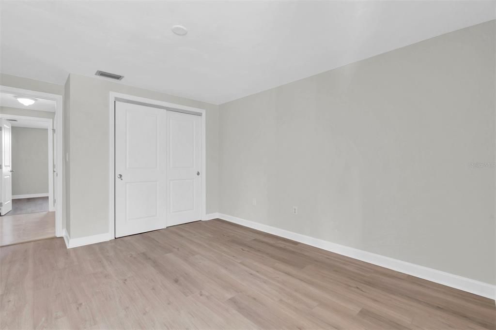 For Sale: $125,000 (2 beds, 1 baths, 975 Square Feet)