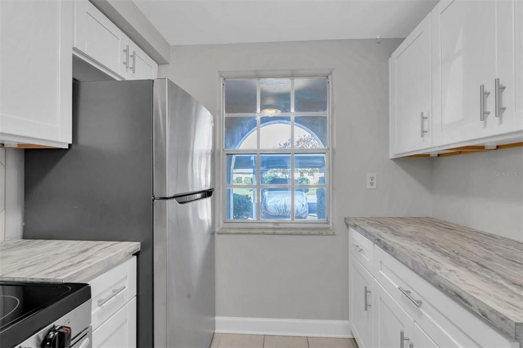 For Sale: $125,000 (2 beds, 1 baths, 975 Square Feet)