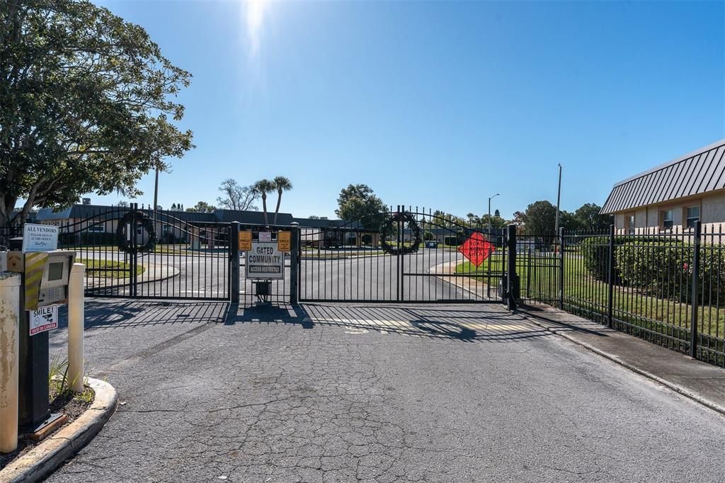 For Sale: $125,000 (2 beds, 1 baths, 975 Square Feet)