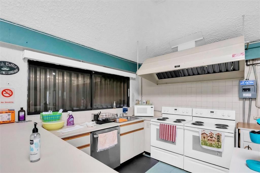 For Sale: $125,000 (2 beds, 1 baths, 975 Square Feet)