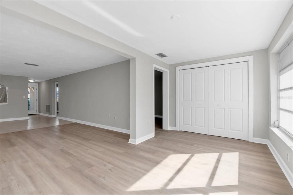 For Sale: $125,000 (2 beds, 1 baths, 975 Square Feet)