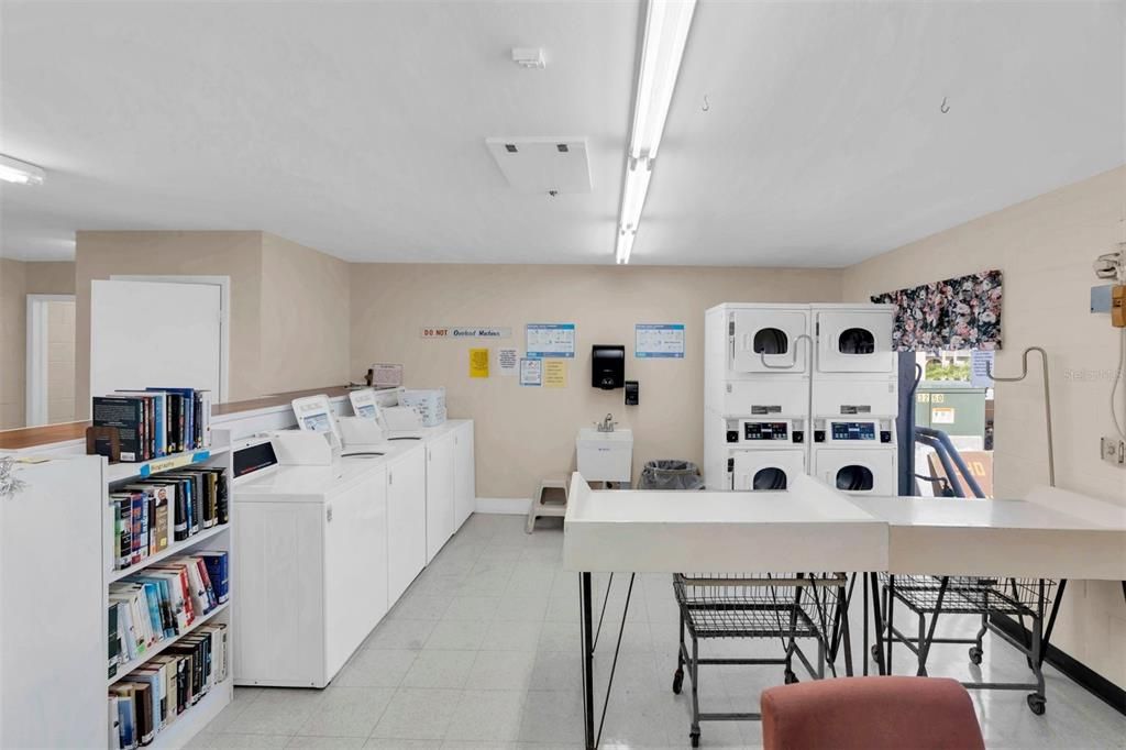 For Sale: $125,000 (2 beds, 1 baths, 975 Square Feet)