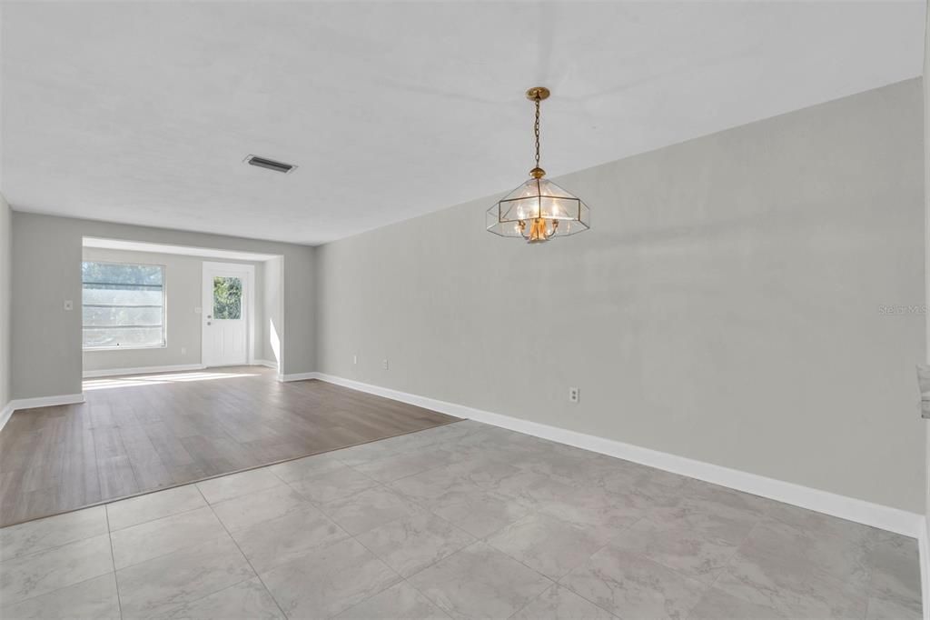 For Sale: $125,000 (2 beds, 1 baths, 975 Square Feet)