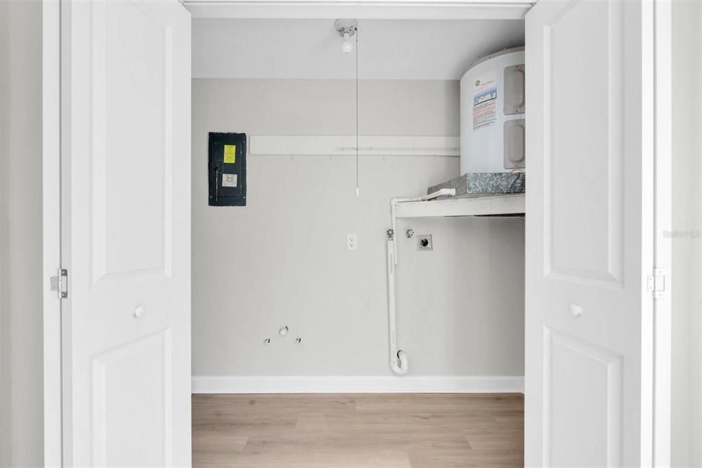 For Sale: $125,000 (2 beds, 1 baths, 975 Square Feet)