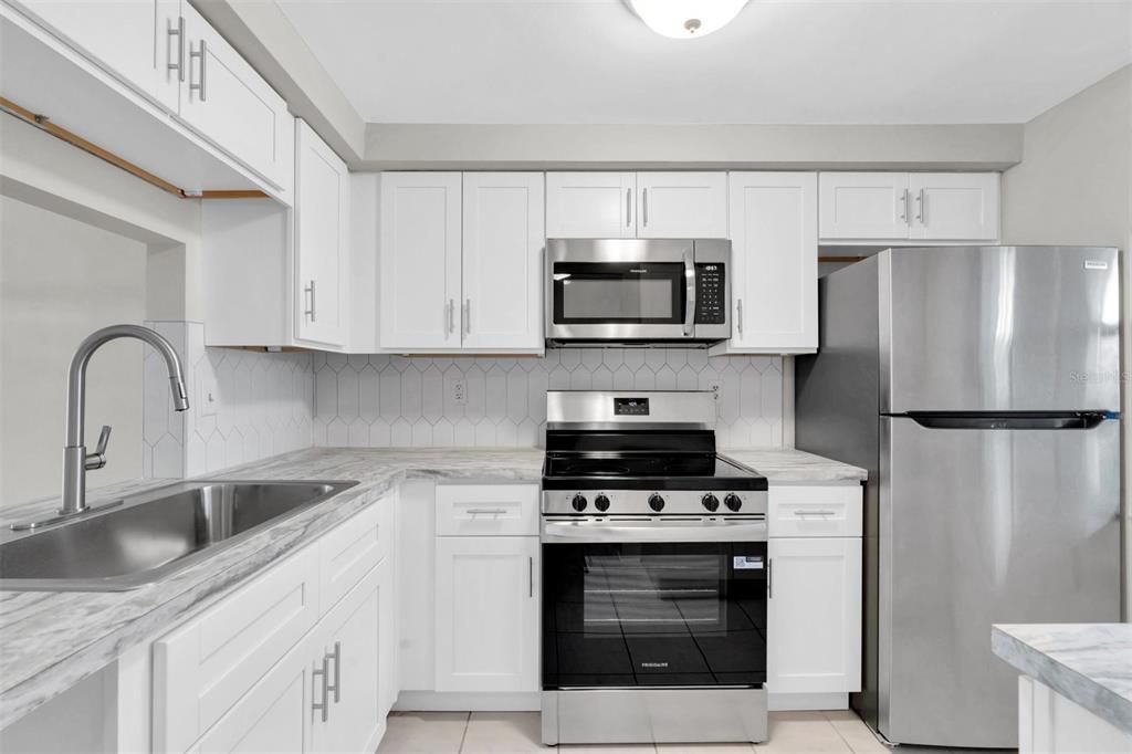 For Sale: $125,000 (2 beds, 1 baths, 975 Square Feet)