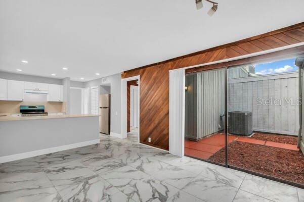 En Venta: $245,000 (3 camas, 3 baños, 2004 Pies cuadrados)