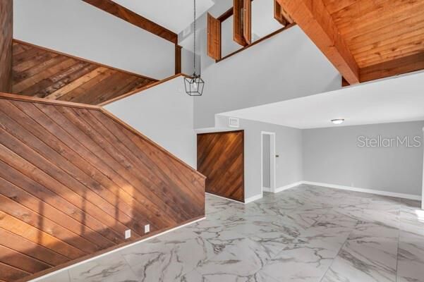 En Venta: $245,000 (3 camas, 3 baños, 2004 Pies cuadrados)