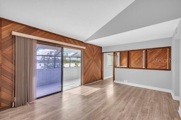 En Venta: $245,000 (3 camas, 3 baños, 2004 Pies cuadrados)