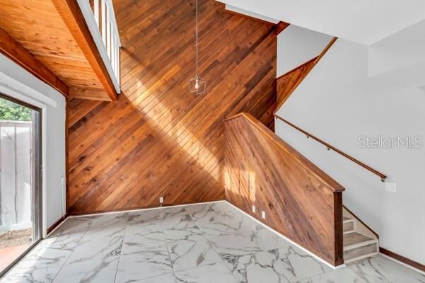 En Venta: $245,000 (3 camas, 3 baños, 2004 Pies cuadrados)