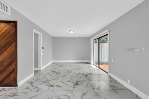 En Venta: $245,000 (3 camas, 3 baños, 2004 Pies cuadrados)