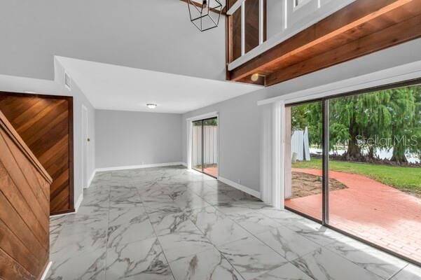 En Venta: $245,000 (3 camas, 3 baños, 2004 Pies cuadrados)