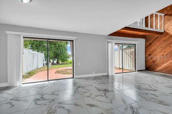 En Venta: $245,000 (3 camas, 3 baños, 2004 Pies cuadrados)